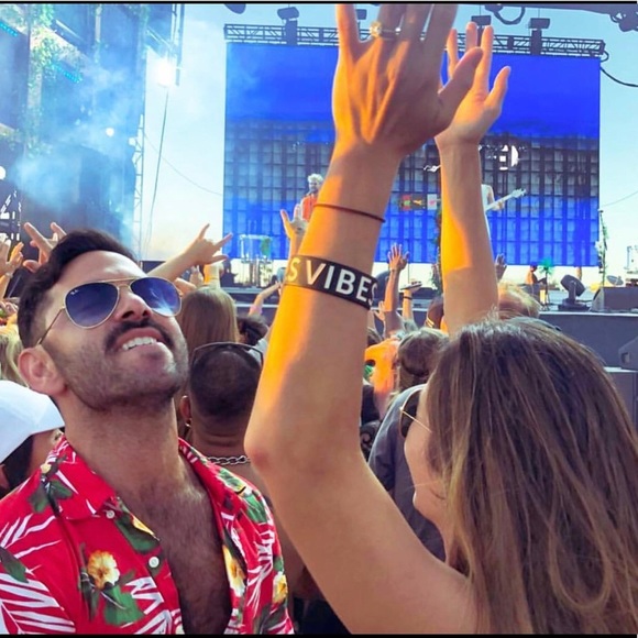 NEW Vibes on Vibes black white Silicon Wristband - Picture 3 of 10